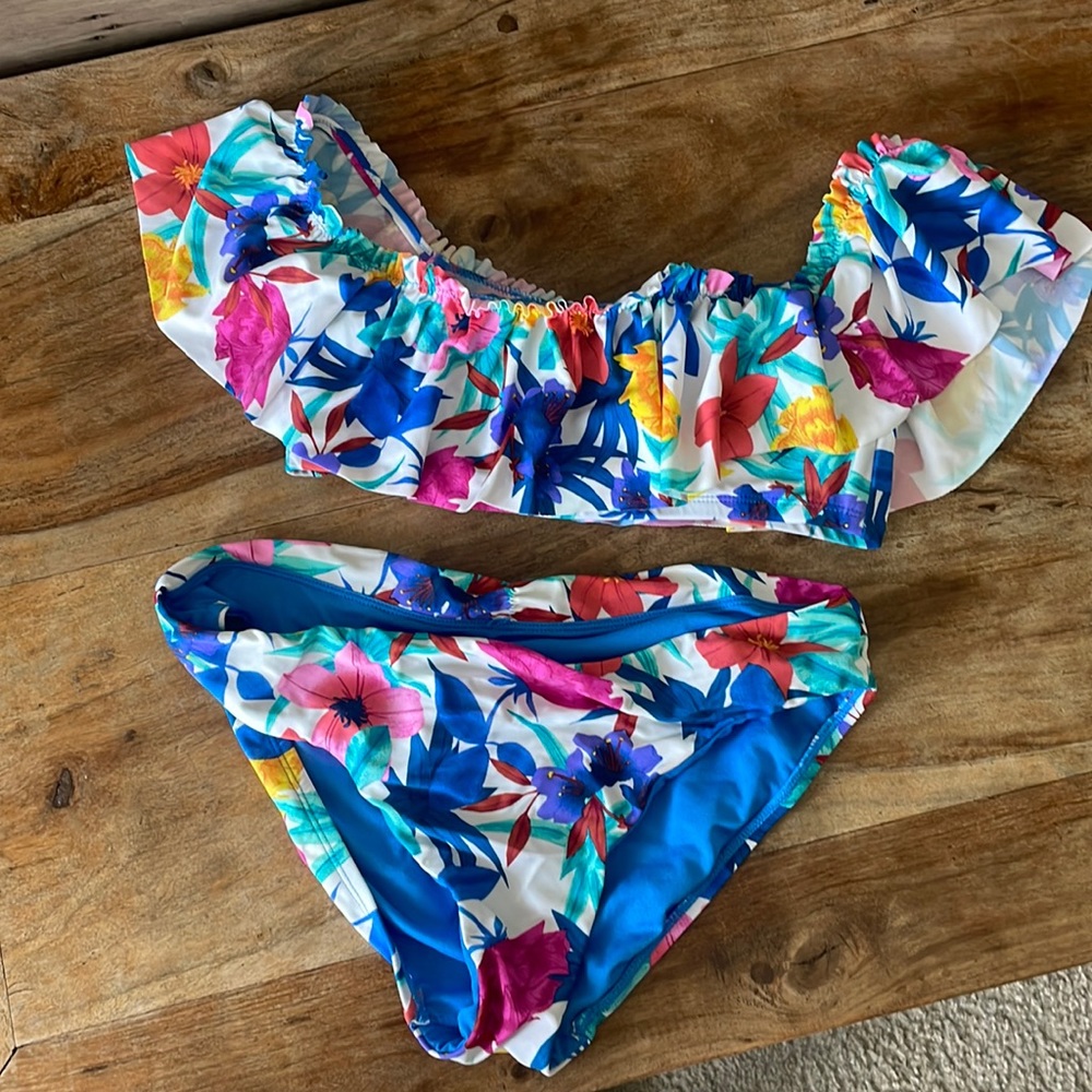 Off shoulder flower bikini size M